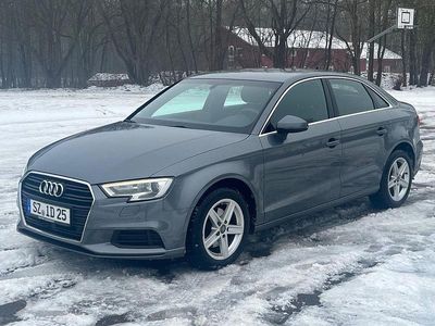 Gebraucht Audi A3 Sport 116 PS (85 kW) 2019 Grau Limousine