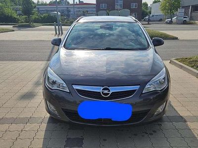 Gebraucht Opel Astra Design Edition 140 PS (102 kW) 2011 Grau Kombi
