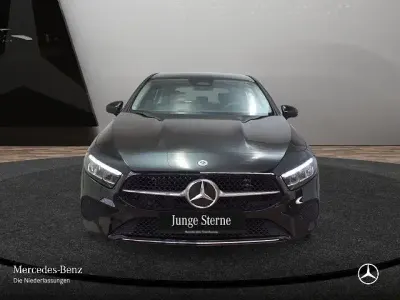 Gebraucht Mercedes A200 Advanced 163 PS (119 kW) 2025 Schwarz Limousine