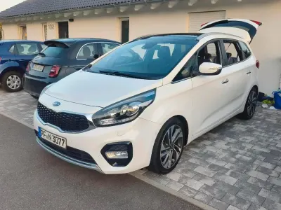 Gebraucht Kia Carens Spirit 141 PS (103 kW) 2017 Weiß Van / Kleinbus