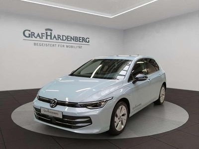 Gebraucht VW Golf VIII Life 204 PS (150 kW) 2025 Crystal ice blue metallic Limousine
