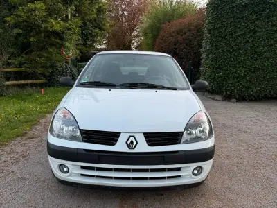 Używany Renault Clio II 64 KM (47 kW) 2004 Biały Hatchback