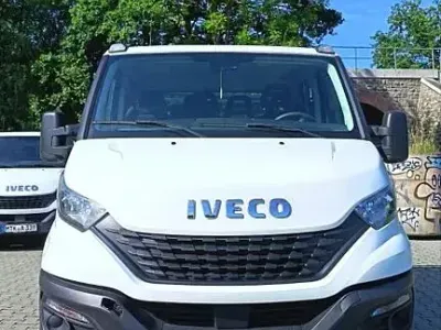 Gebraucht Iveco Daily 136 PS (100 kW) 2021 Weiß Limousine