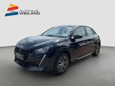 Gebraucht Peugeot e-208 Active 100 kW (136 PS) 2022 Schwarz Kleinwagen
