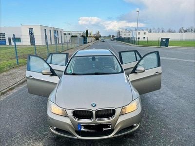 Gebraucht BMW 318 Lifestyle 143 PS (105 kW) 2012 Braun Kombi