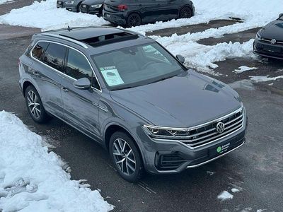 Siliziumgrau metallic Gebraucht 2019 VW Touareg R-line SUV | 41.480 € (Guter Preis)