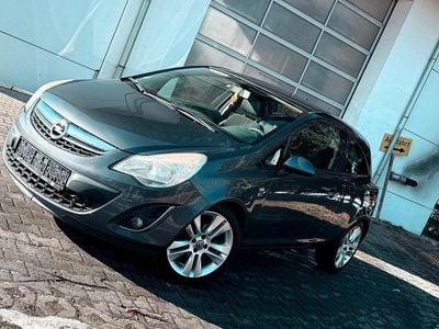 Grau Gebraucht 2012 Opel Corsa Kombi | 2.999 € (Fairer Preis)