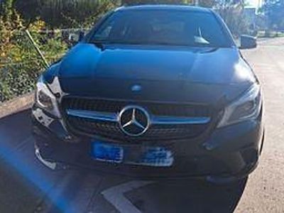 Gebraucht Mercedes CLA180 Shooting Brake 122 PS (89 kW) 2016 Schwarz Kombi