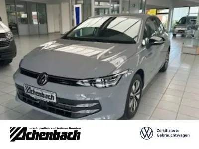 Gebraucht VW Golf VIII Goal 116 PS (85 kW) 2024 Mondsteingrau Limousine