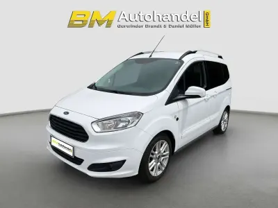 Gebraucht Ford Tourneo Courier Titanium 101 PS (74 kW) 2018 Frozen white Van / Kleinbus