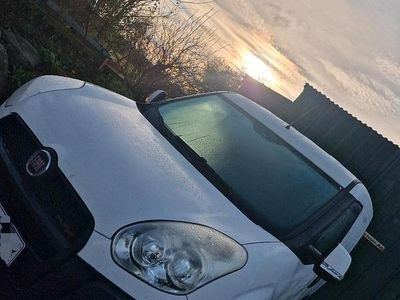 Weiß Gebraucht 2009 Fiat Doblò Van / Kleinbus | 4.500 € (Teuer)