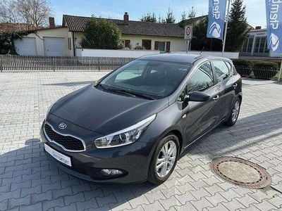 Gebraucht Kia Ceed Edition 7 99 PS (72 kW) 2013 (e5b) winchestergrau met. Kleinwagen
