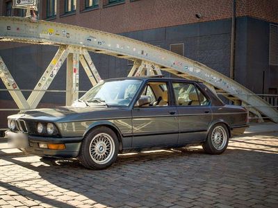 Usata BMW 520 Performance 129 CV (94 kW) 1987 Grigio Berlina