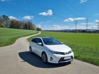 Usata Toyota Auris Hybrid 136 CV (100 kW) 2015 Bianco Berlina