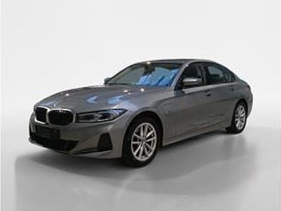 Gebraucht BMW 320e 163 PS (119 kW) 2022 Grau (skyscraper grau) Kombi