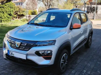 Używany Dacia Spring Comfort Plus 33 kW (45 KM) 2022 Srebrny Hatchback