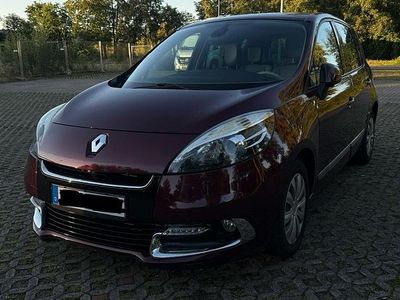 Rot Gebraucht 2012 Renault Scénic III Limousine | 5.000 €