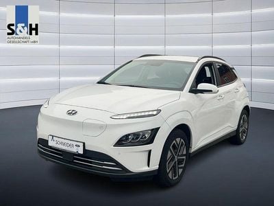 Weiß (serenity white (weiß)) Gebraucht 2024 Hyundai Kona Advantage SUV | 22.990 € (Fairer Preis)