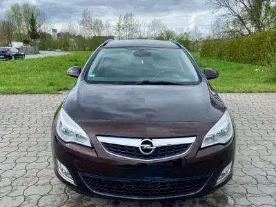 Gebraucht Opel Astra Selection 110 PS (80 kW) 2011 Braun Kombi