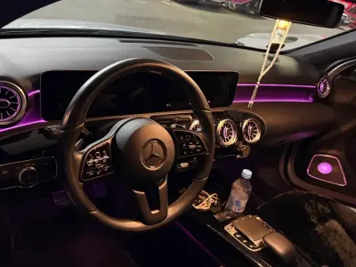Gebraucht Mercedes A180 116 PS (85 kW) 2019 Silber Limousine