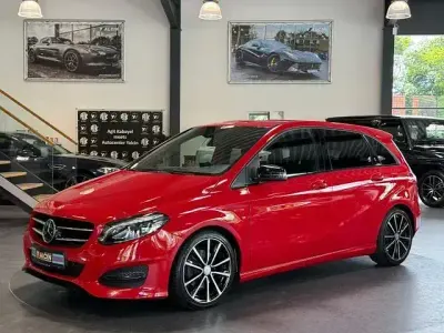 Gebraucht Mercedes B200 Urban 156 PS (114 kW) 2015 Rot Kleinwagen