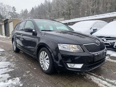Schwarz Gebraucht 2016 Skoda Octavia Ambition Kombi | 11.399 € (Fairer Preis)