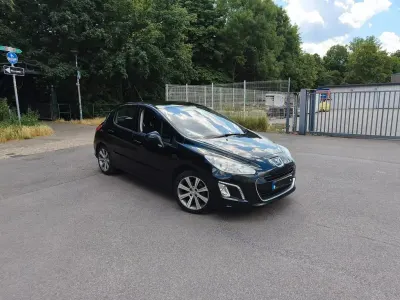 Gebraucht Peugeot 308 Premium 120 PS (88 kW) 2011 Schwarz Limousine