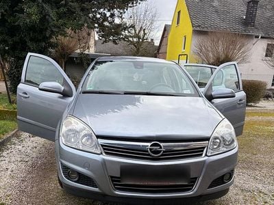 Gebraucht Opel Astra 90 PS (66 kW) 2008 Silber Limousine