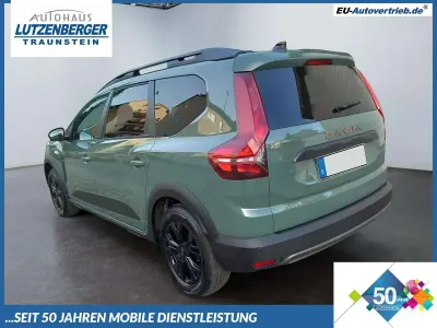 Neu Dacia Jogger Extreme 101 PS (74 kW) 2026 Safari grüngrau Van / Kleinbus