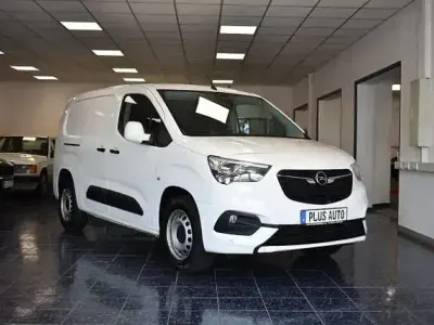 Używany Opel Combo 131 KM (96 kW) 2021 Biały Minivan