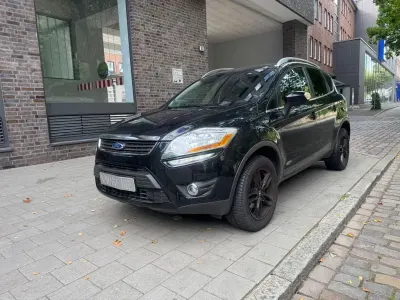 Gebraucht Ford Kuga Individual 140 PS (102 kW) 2012 Schwarz SUV