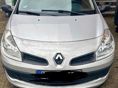 Gebraucht Renault Clio III 65 PS (47 kW) 2006 Silber Kleinwagen