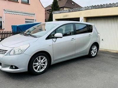 Gebraucht Toyota Verso 150 PS (110 kW) 2009 Silber Van / Kleinbus