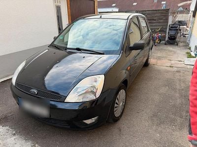 Second-hand Ford Fiesta 68 CP (50 kW) 2003 Negru Hatchback
