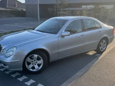 Gebraucht Mercedes E220 Classic 150 PS (110 kW) 2002 Silber Limousine