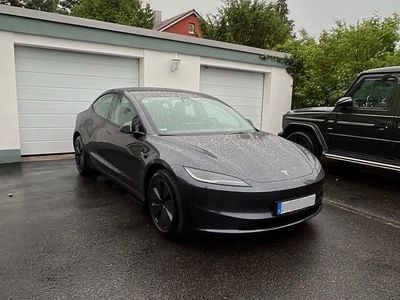 Begagnad Tesla Model 3 RWD 224 kW (305 HK) 2025 Svart Sedan
