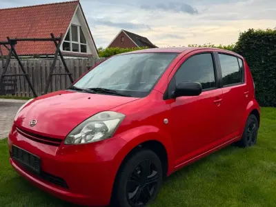 Gebraucht Daihatsu Sirion 70 PS (51 kW) 2006 Rot Kleinwagen