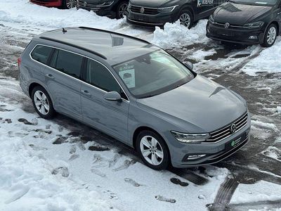 Mondsteingrau Gebraucht 2022 VW Passat Kombi | 20.890 € (Fairer Preis)