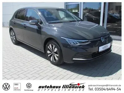 Używany VW Golf VIII Move 131 KM (96 kW) 2024 Szary Sedan/Limuzyna