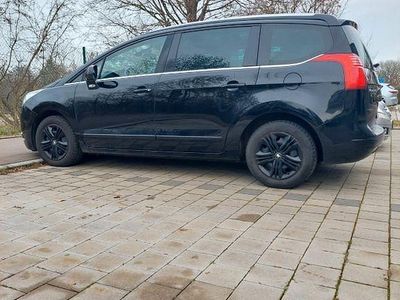 Schwarz Gebraucht 2011 Peugeot 5008 Business-Line Van / Kleinbus | 6.499 € (Etwas zu teuer)
