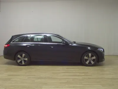 Second-hand Mercedes C200 Avantgarde 184 CP (135 kW) 2022 Negru Berlinǎ