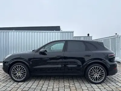 Gebraucht Porsche Cayenne Turbo Platinum Edition 340 PS (250 kW) 2023 Chromitschwarz metallic (y9t) chromitschwarz metallic (y9t) SUV