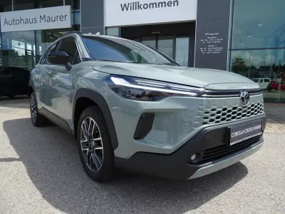 Neu Toyota Corolla Cross 140 PS (102 kW) 2026 Urban khaki SUV