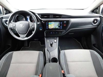 Gebraucht Toyota Auris 99 PS (72 kW) 2016 Rot Limousine