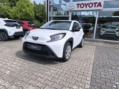 Gebraucht Toyota Aygo X X-play 72 PS (52 kW) 2025 Schneeweiß SUV