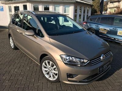 Gold Gebraucht 2017 VW Golf Sportsvan Highline Van / Kleinbus | 17.490 € (Etwas zu teuer)