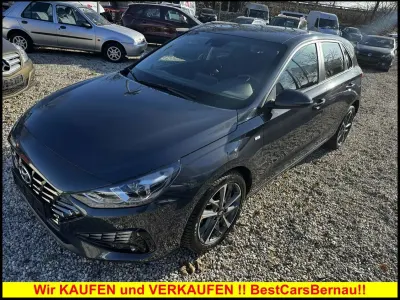 Gebraucht Hyundai i30 Trend 120 PS (88 kW) 2022 Schwarz Limousine