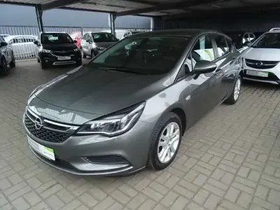 Usata Opel Astra Edition 105 CV (77 kW) 2018 Grigio Utilitaria