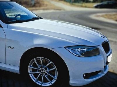 Gebraucht BMW 320 Sport Line 212 PS (155 kW) 2010 Weiß Kombi