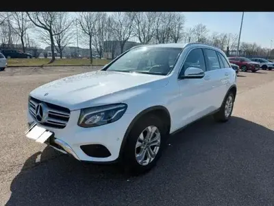 Używany Mercedes GLC250 204 KM (150 kW) 2018 Biały SUV